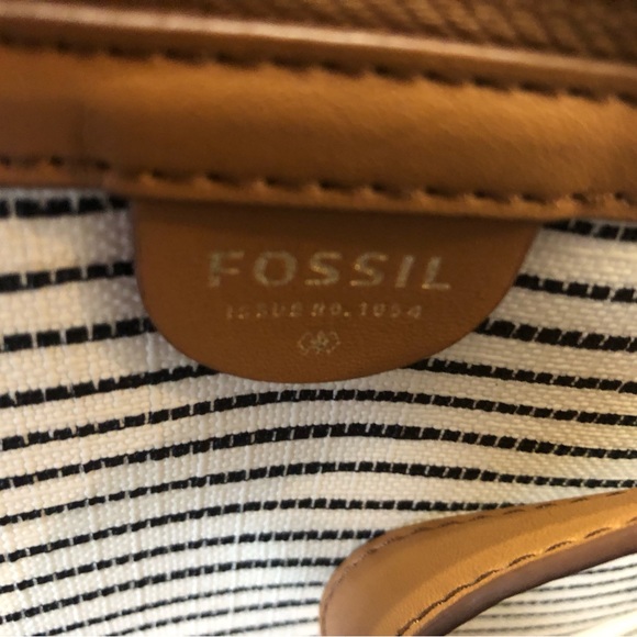 FOSSIL CREAM BLACK STRIPED TOTE - Picture 3 of 5